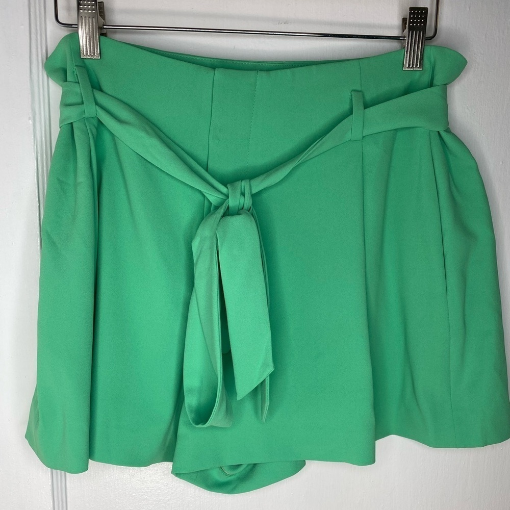 Alice + Olivia NWT Steffie Paperbag Vibrant Jade Green Tie-Front Skorts